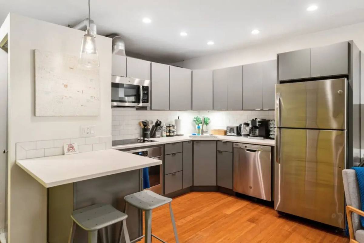 Apartment for rent at 219 Vine St, Philadelphia, PA 19106