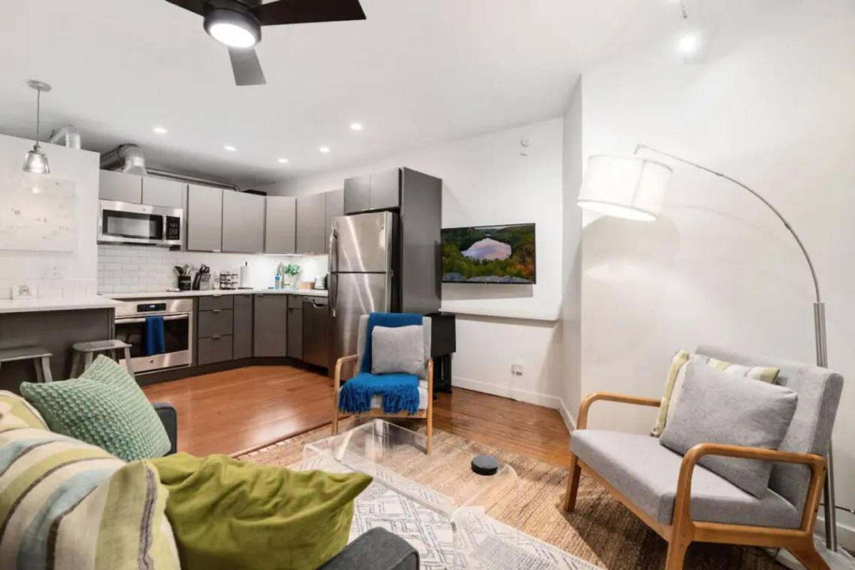 Apartment for rent at 219 Vine St, Philadelphia, PA 19106