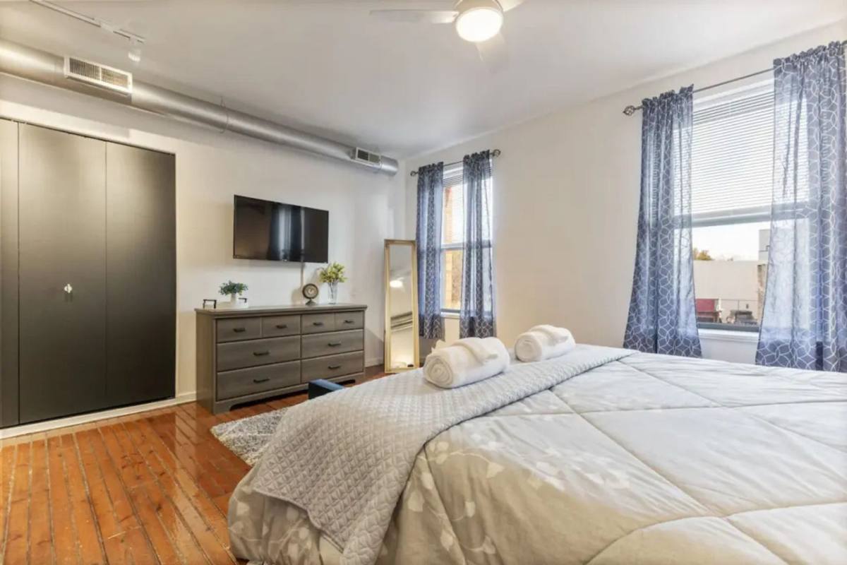 Apartment for rent at 219 Vine St, Philadelphia, PA 19106