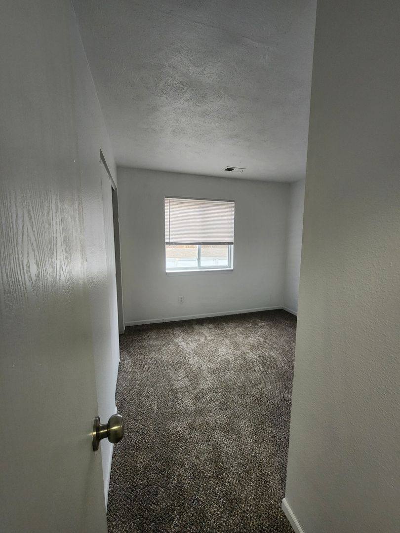 Apartment for rent at 1106 Marshal Ave, Council Bluffs, IA 51503