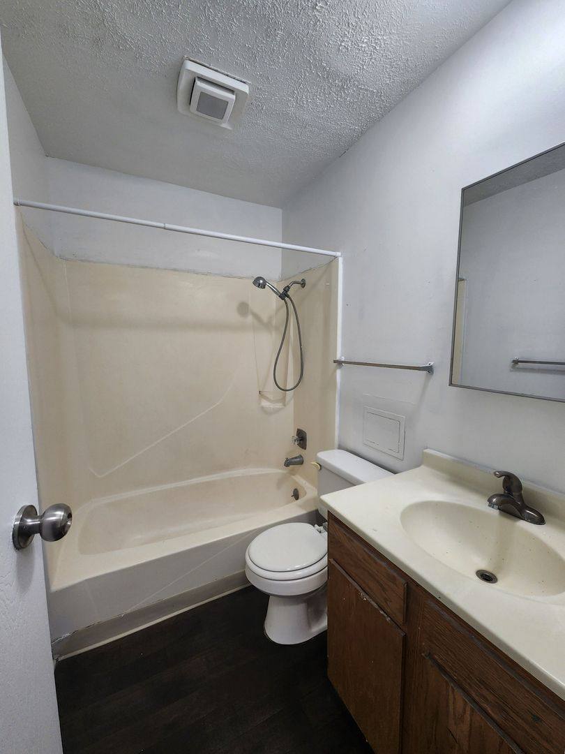 Apartment for rent at 1106 Marshal Ave, Council Bluffs, IA 51503