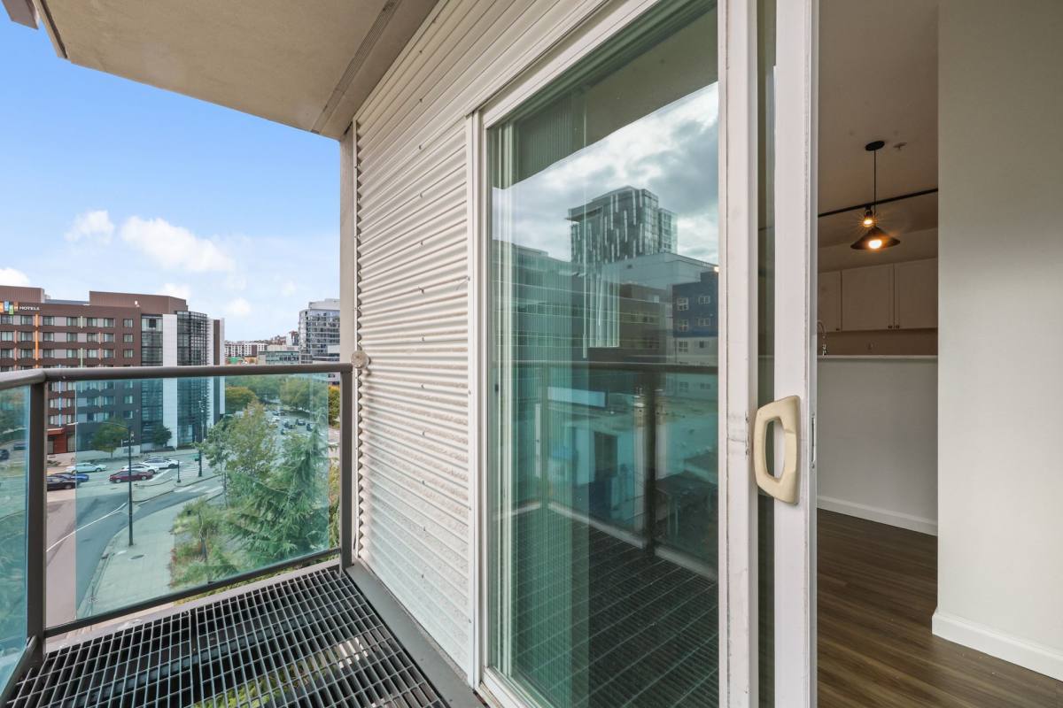 Apartment for rent at 1200 Mercer St, Seattle, WA 98109