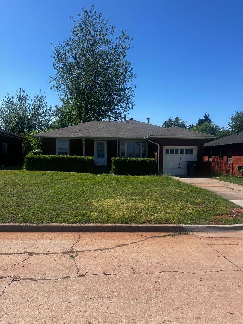 House for rent at 736 NE 26th St, Oklahoma City, OK 73105