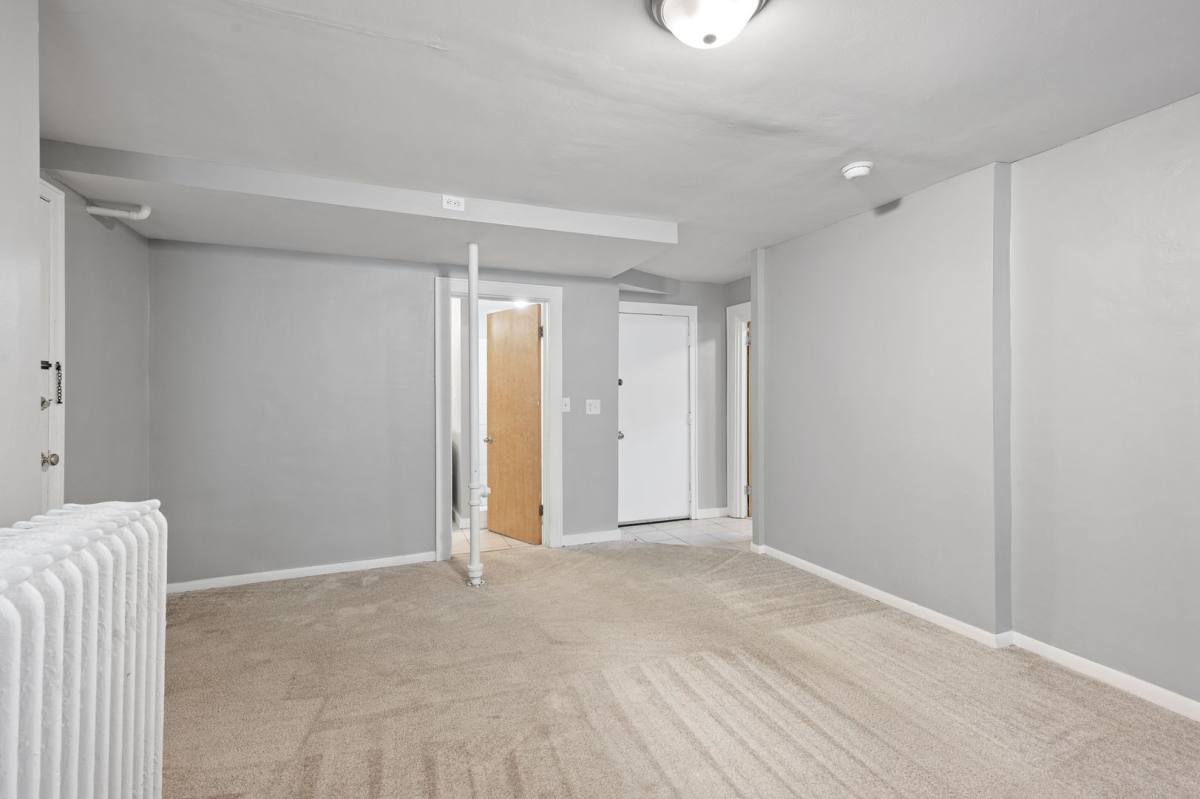 Apartment for rent at 2735 Humboldt Ave S, Minneapolis, MN 55408