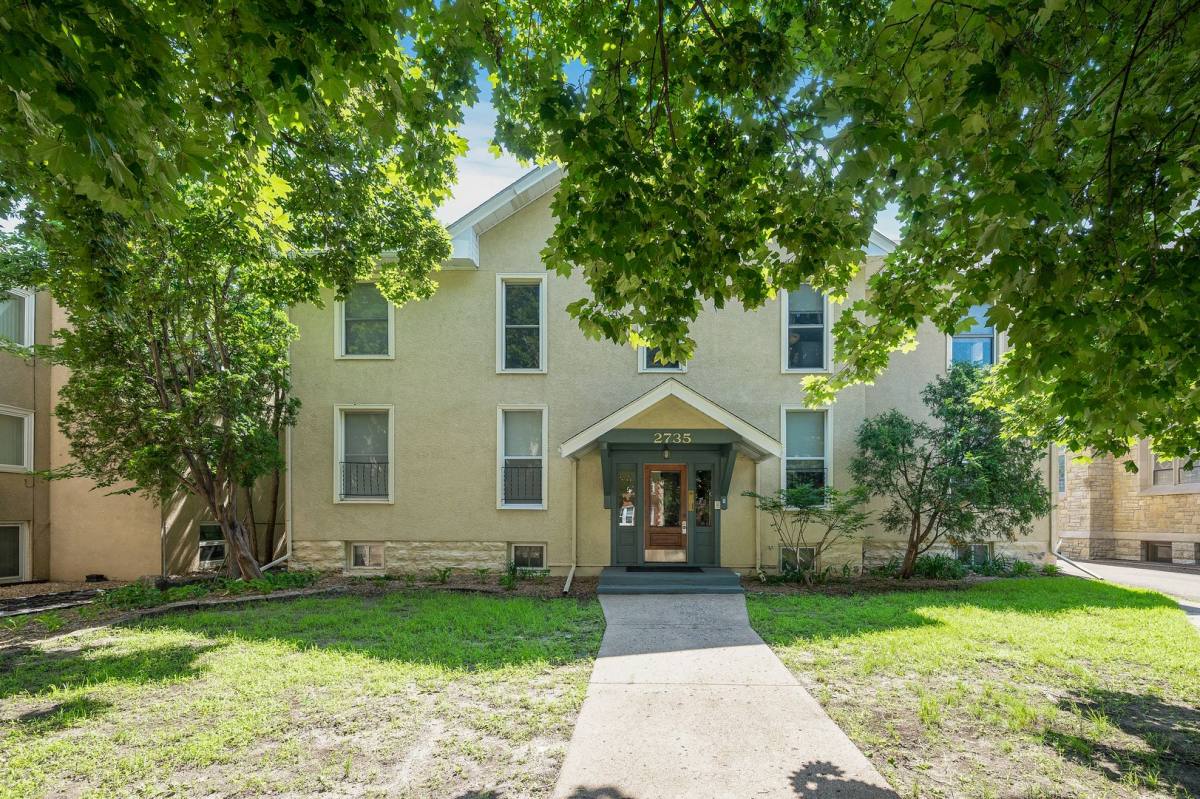 Apartment for rent at 2735 Humboldt Ave S, Minneapolis, MN 55408