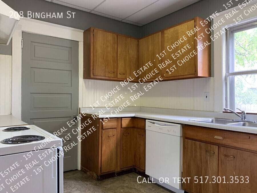 House for rent at 208 Bingham St, Lansing, MI 48912