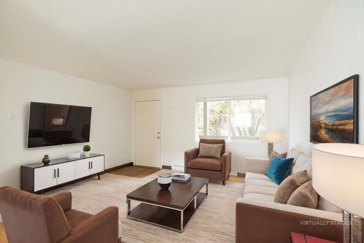 Apartment for rent at 2540 Hyacinth St NE, Salem, OR 97301