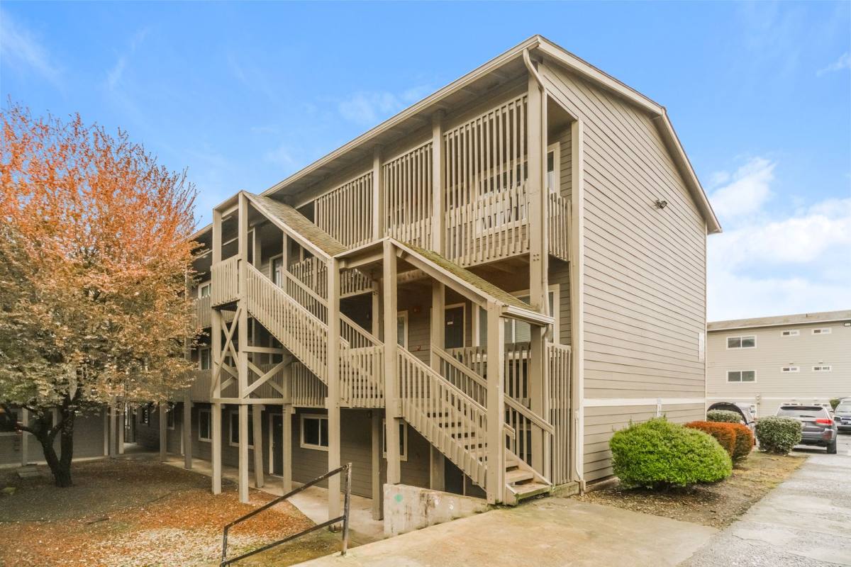 Apartment for rent at 2540 Hyacinth St NE, Salem, OR 97301
