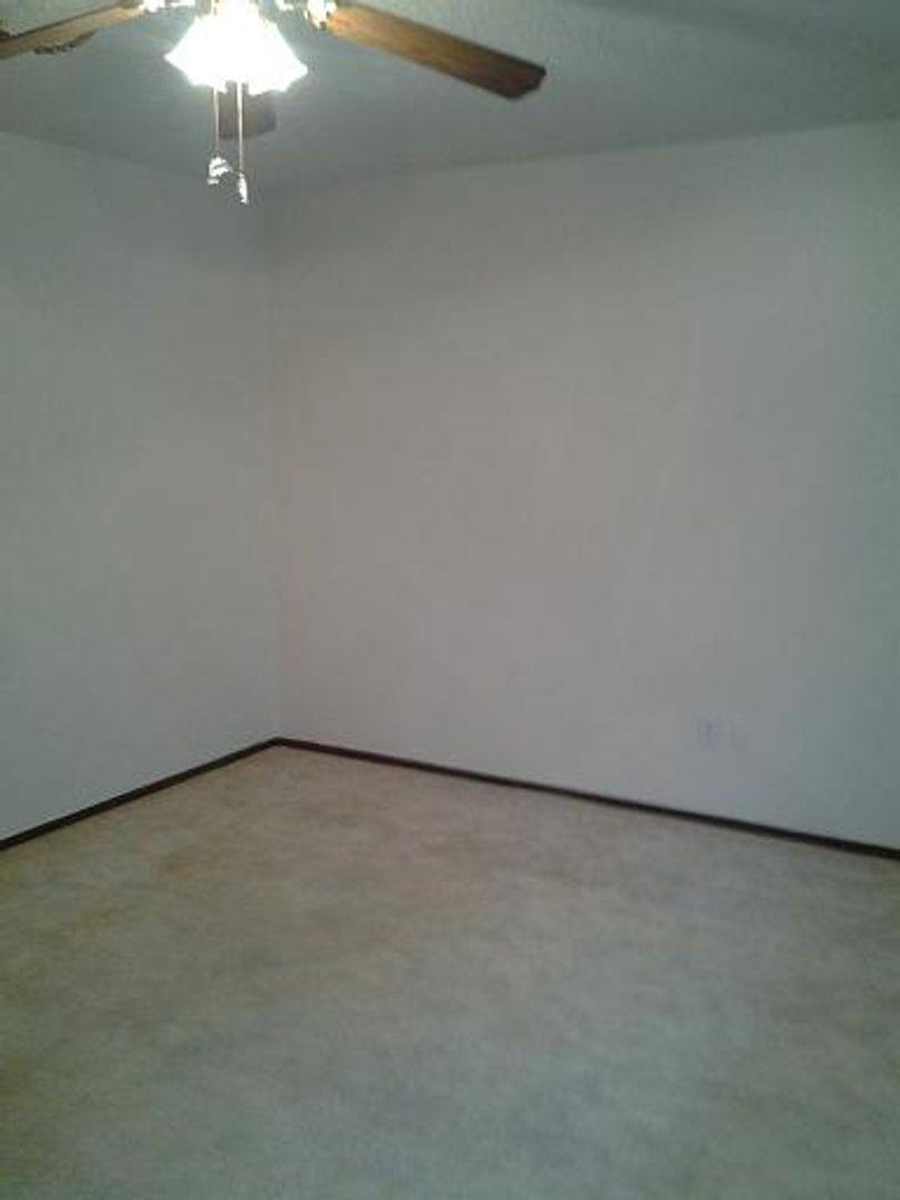 Apartment for rent at 333 W State St, Mason City, IA 50401
