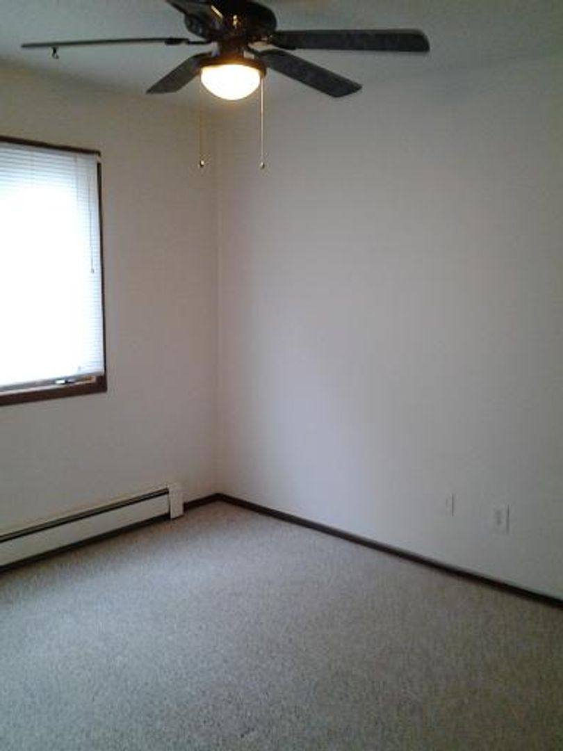 Apartment for rent at 333 W State St, Mason City, IA 50401