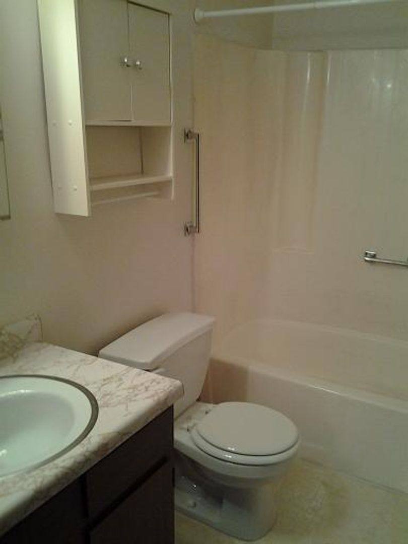 Apartment for rent at 333 W State St, Mason City, IA 50401