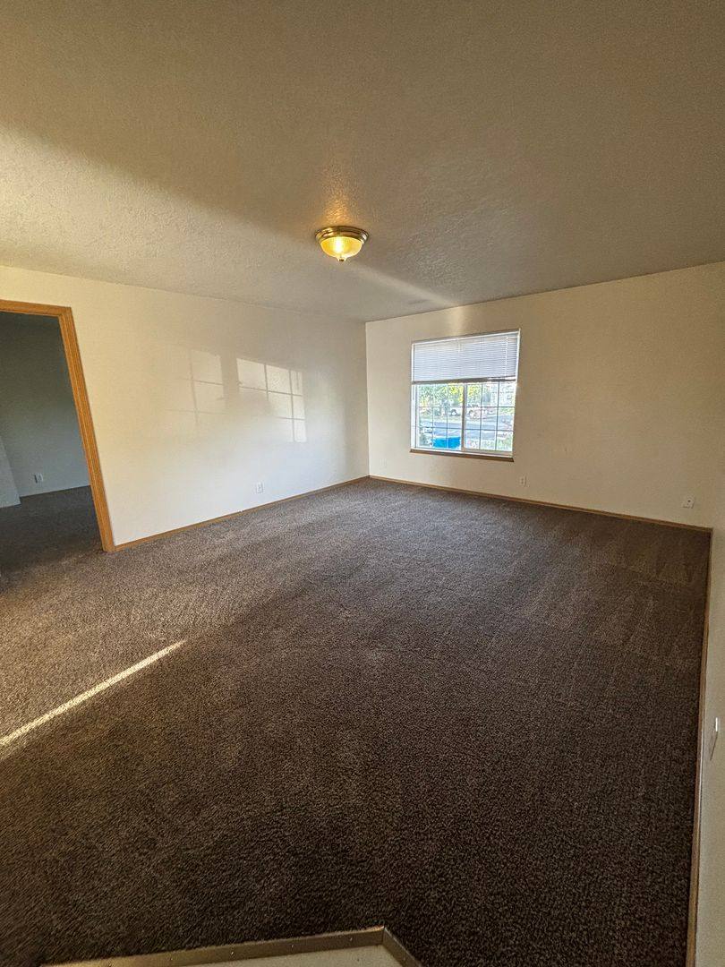 Apartment for rent at 438 NW 17th St, Redmond, OR 97756