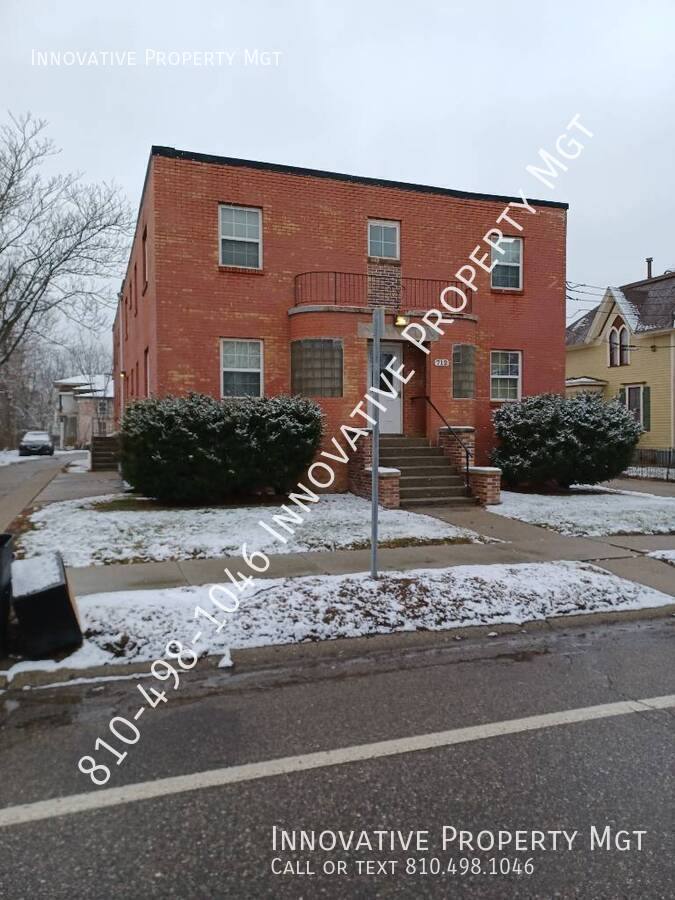 Apartment for rent at 712 S Grand Traverse St #3, Flint, MI 48502