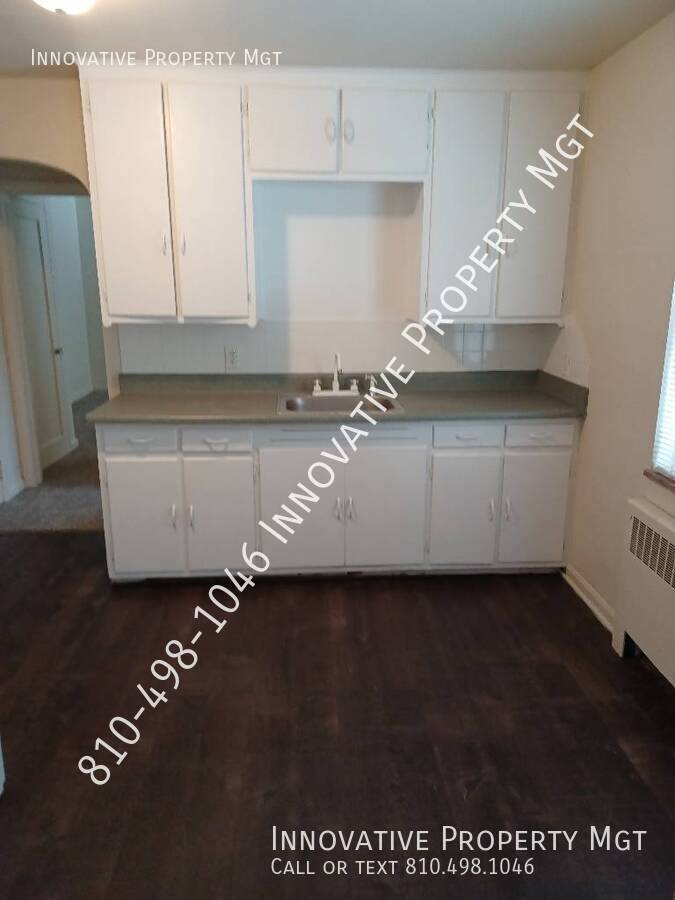 Apartment for rent at 712 S Grand Traverse St #3, Flint, MI 48502