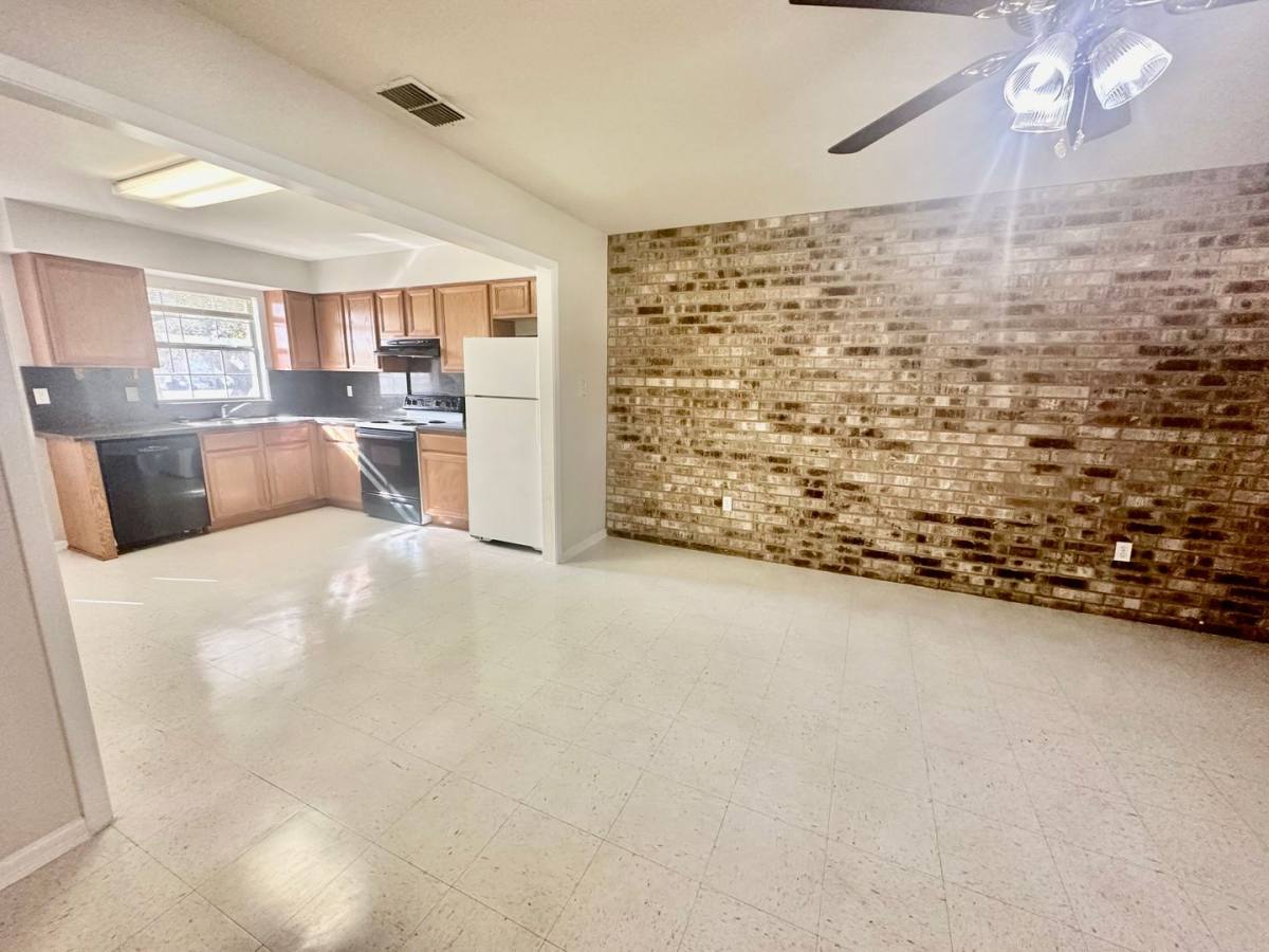 House for rent at 132 S Mansfield, Pleasanton, TX 78064