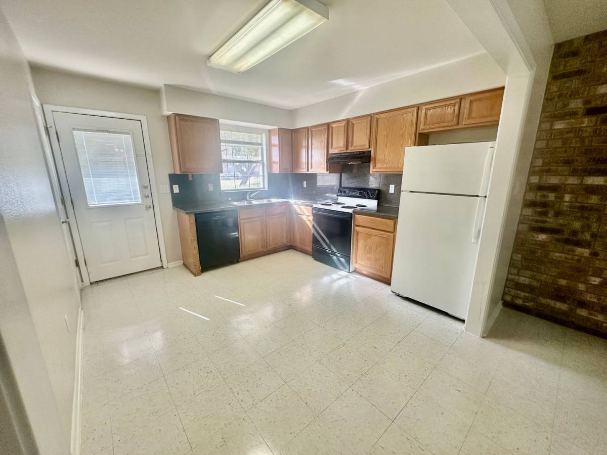 House for rent at 132 S Mansfield, Pleasanton, TX 78064
