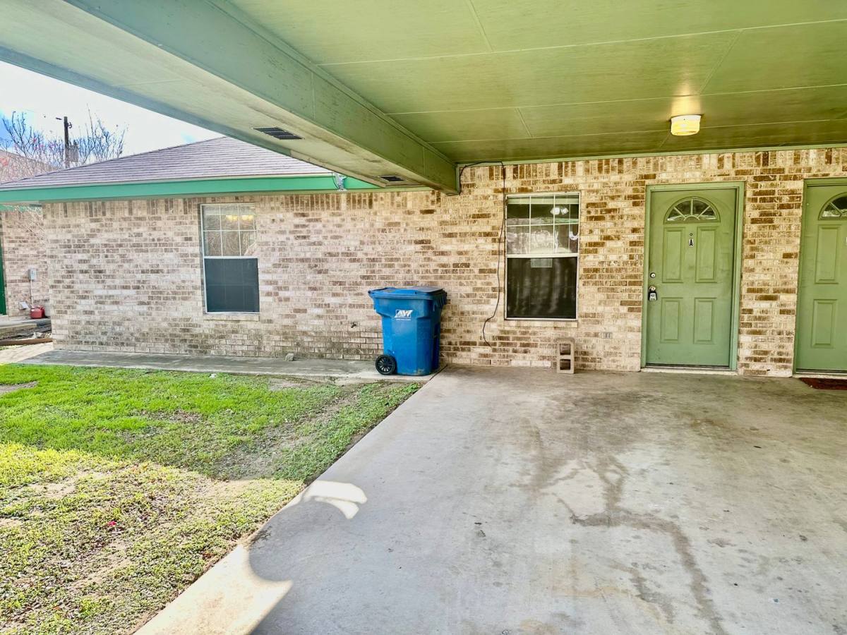 House for rent at 132 S Mansfield, Pleasanton, TX 78064