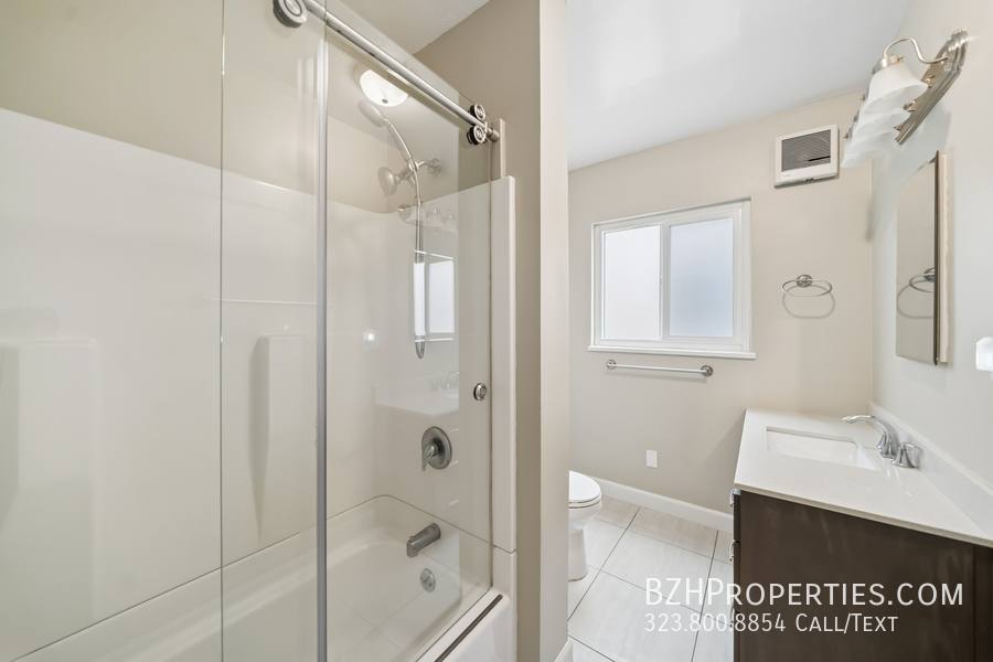 Apartment for rent at 3646 Carmona Ave #1, Los Angeles, CA 90016