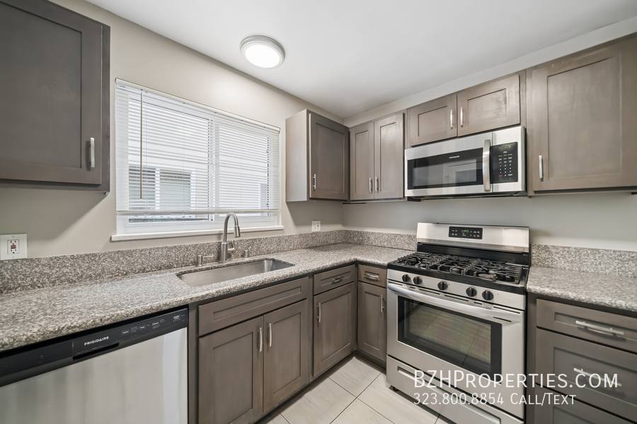Apartment for rent at 3646 Carmona Ave #1, Los Angeles, CA 90016