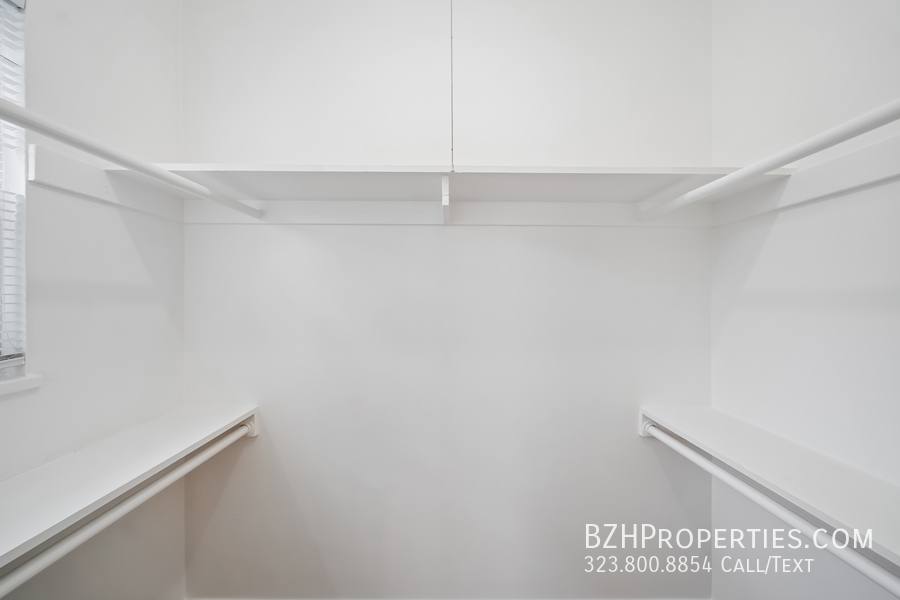 Apartment for rent at 3646 Carmona Ave #1, Los Angeles, CA 90016