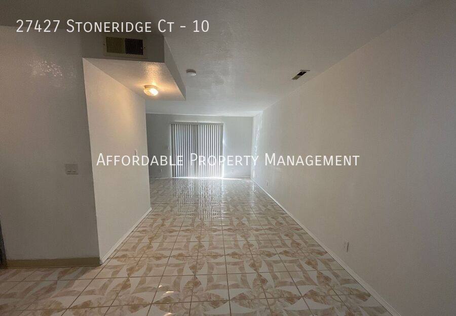 Townhouse for rent at 27427 Stoneridge Court #10, Hayward, CA 94544