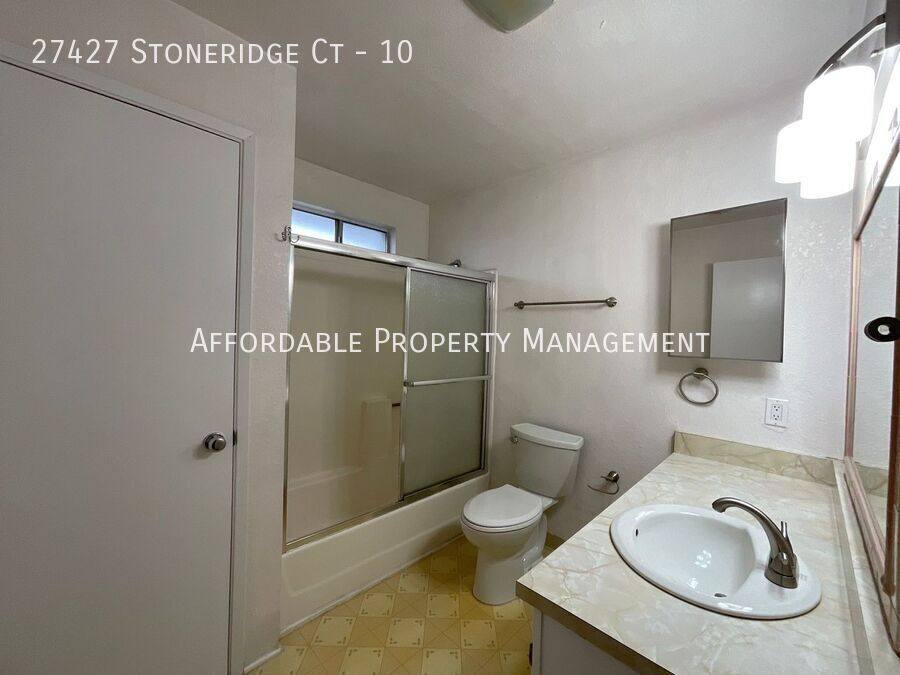 Townhouse for rent at 27427 Stoneridge Court #10, Hayward, CA 94544