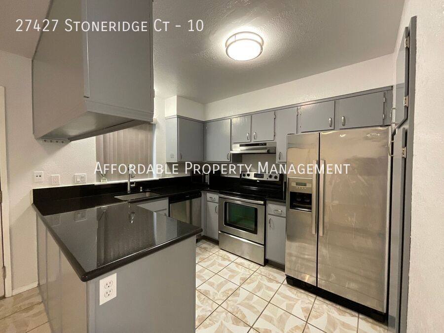 Townhouse for rent at 27427 Stoneridge Court #10, Hayward, CA 94544