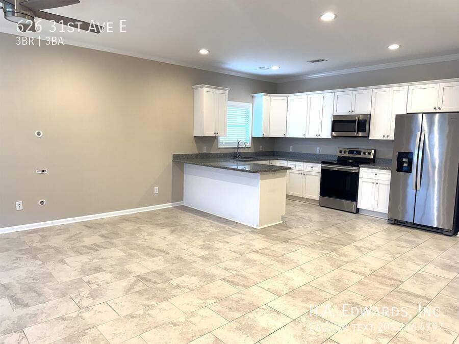 House for rent at 626 31st Ave E, Tuscaloosa, AL 35404