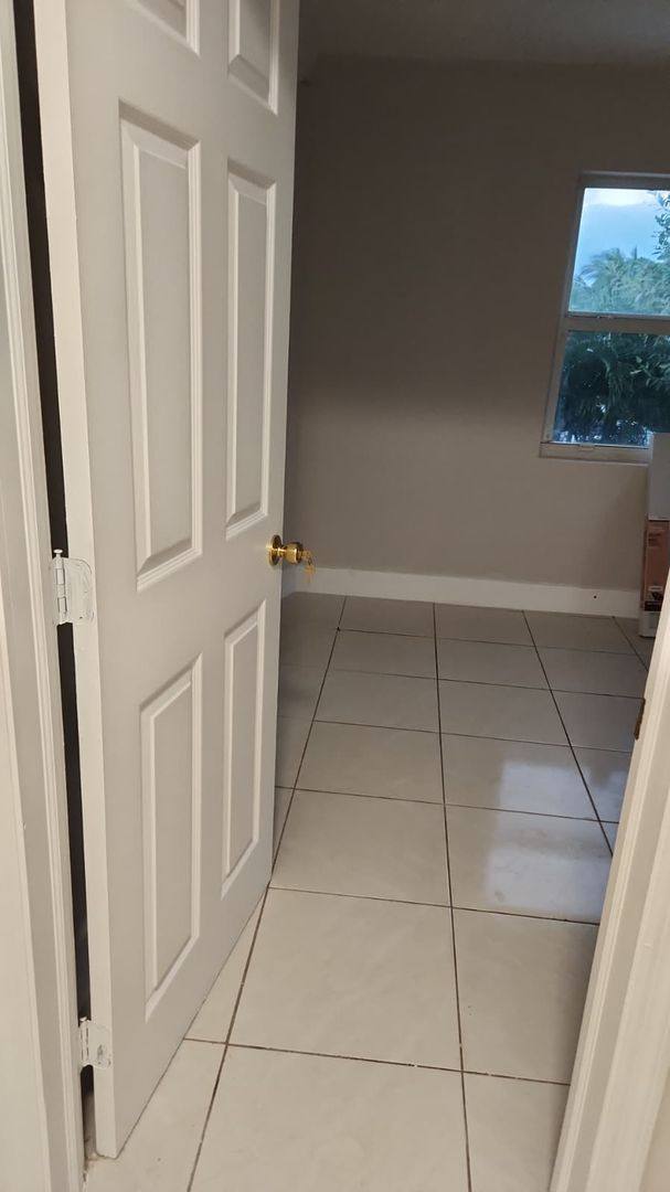 Apartment for rent at 1104 State St, West Palm Beach, FL 33407