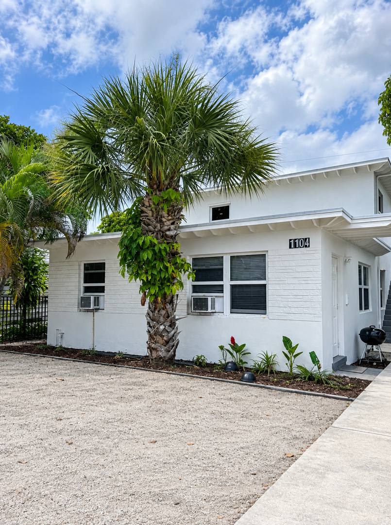 Apartment for rent at 1104 State St, West Palm Beach, FL 33407