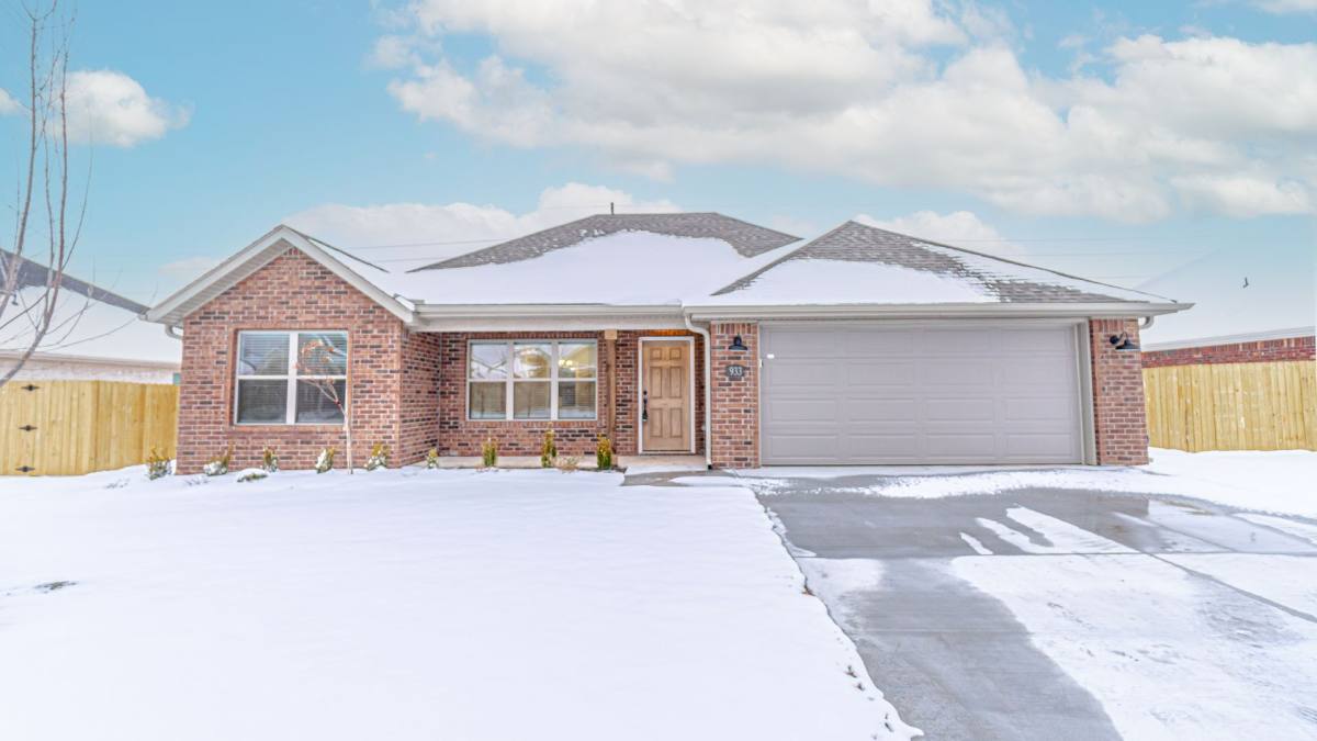 House for rent at 933 Hampton St, Springdale, AR 72762