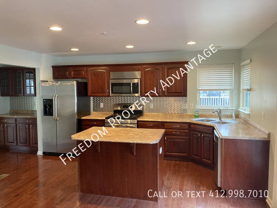 Townhouse for rent at 333 Maple Ridge Dr, Canonsburg, PA 15317