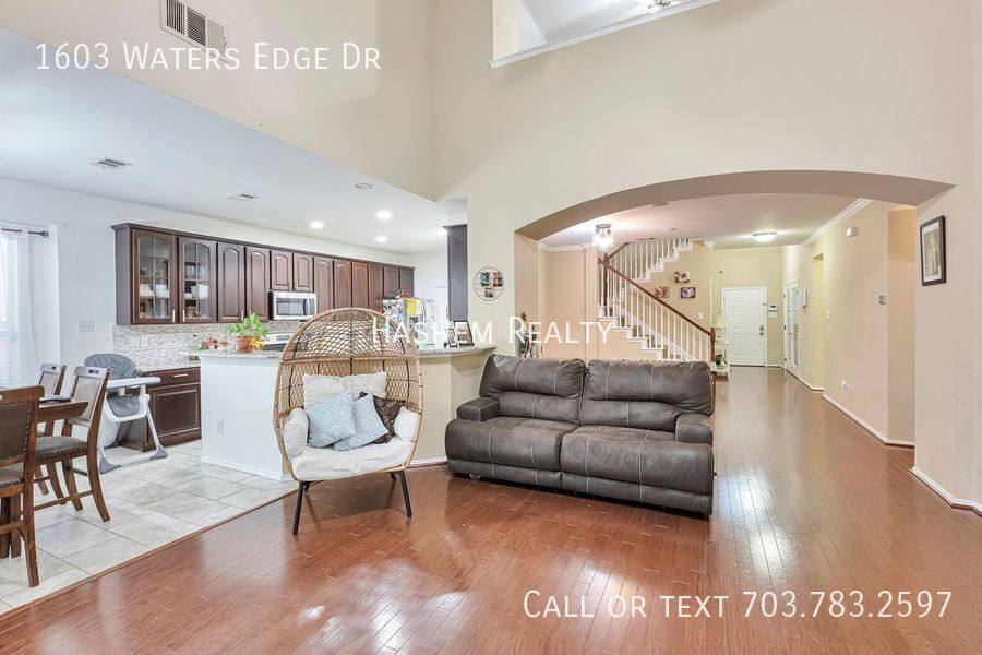 House for rent at 1603 Waters Edge Dr, Red Oak, TX 75154