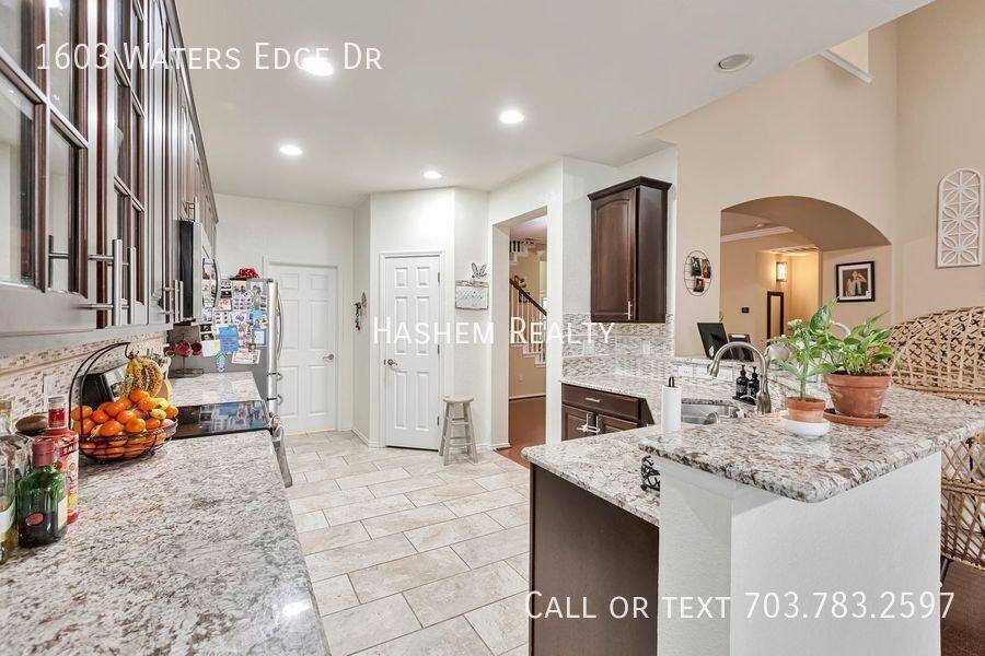 House for rent at 1603 Waters Edge Dr, Red Oak, TX 75154