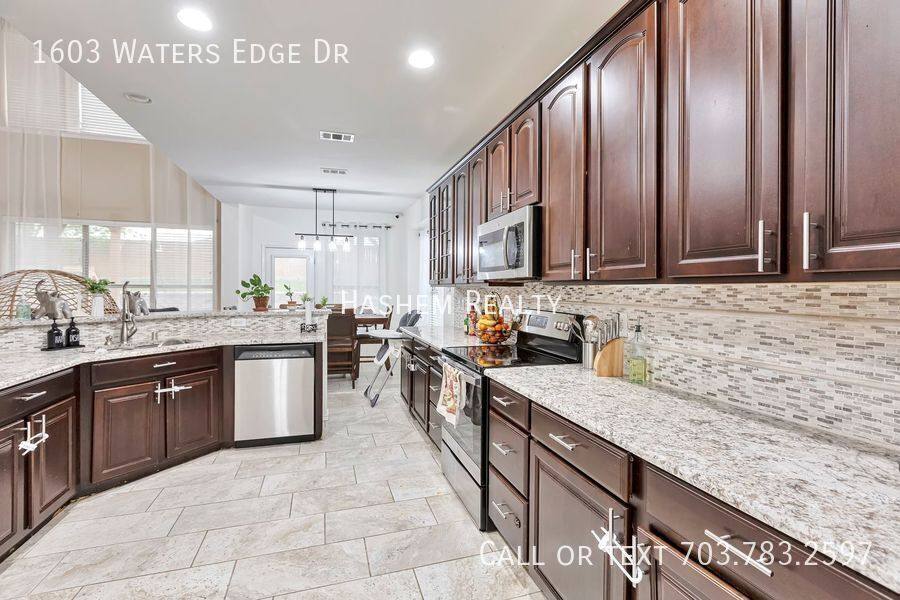 House for rent at 1603 Waters Edge Dr, Red Oak, TX 75154