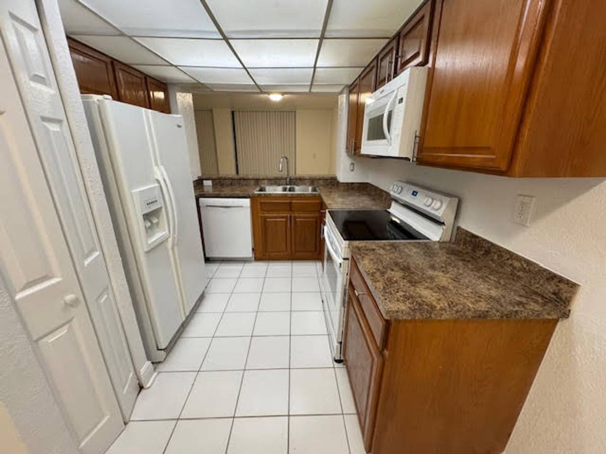 Apartment for rent at 8740 NW 40 St, Coral Springs, FL 33065
