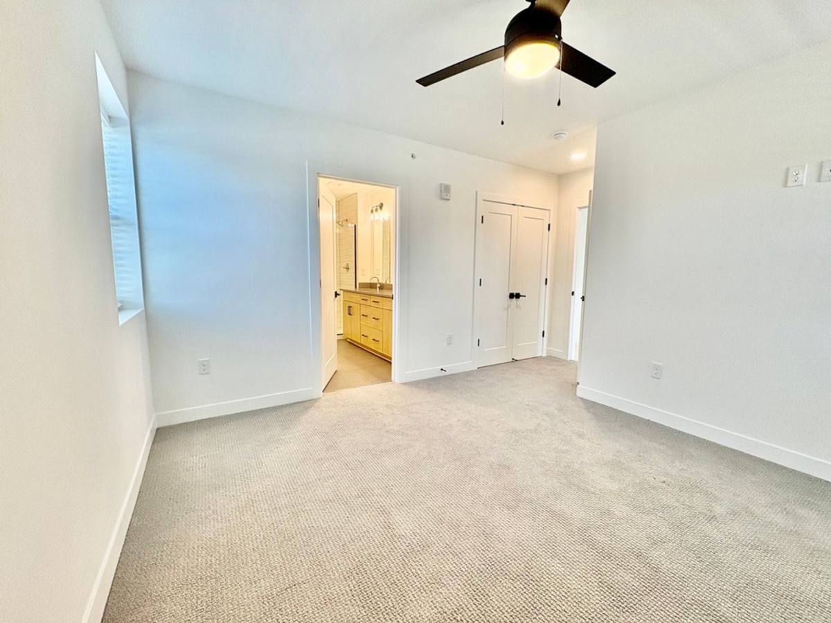 Apartment for rent at 2913 N Oak Trafficway, Kansas City, MO 64116