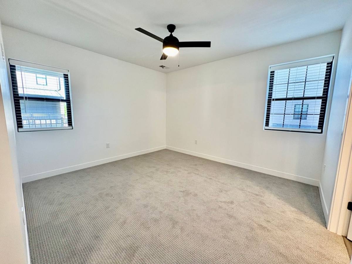 Apartment for rent at 2913 N Oak Trafficway, Kansas City, MO 64116