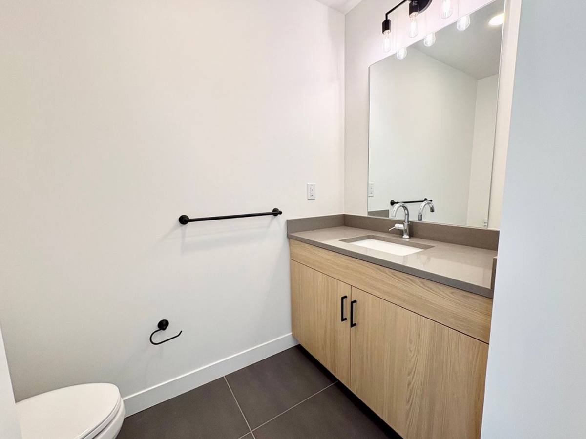 Apartment for rent at 2913 N Oak Trafficway, Kansas City, MO 64116