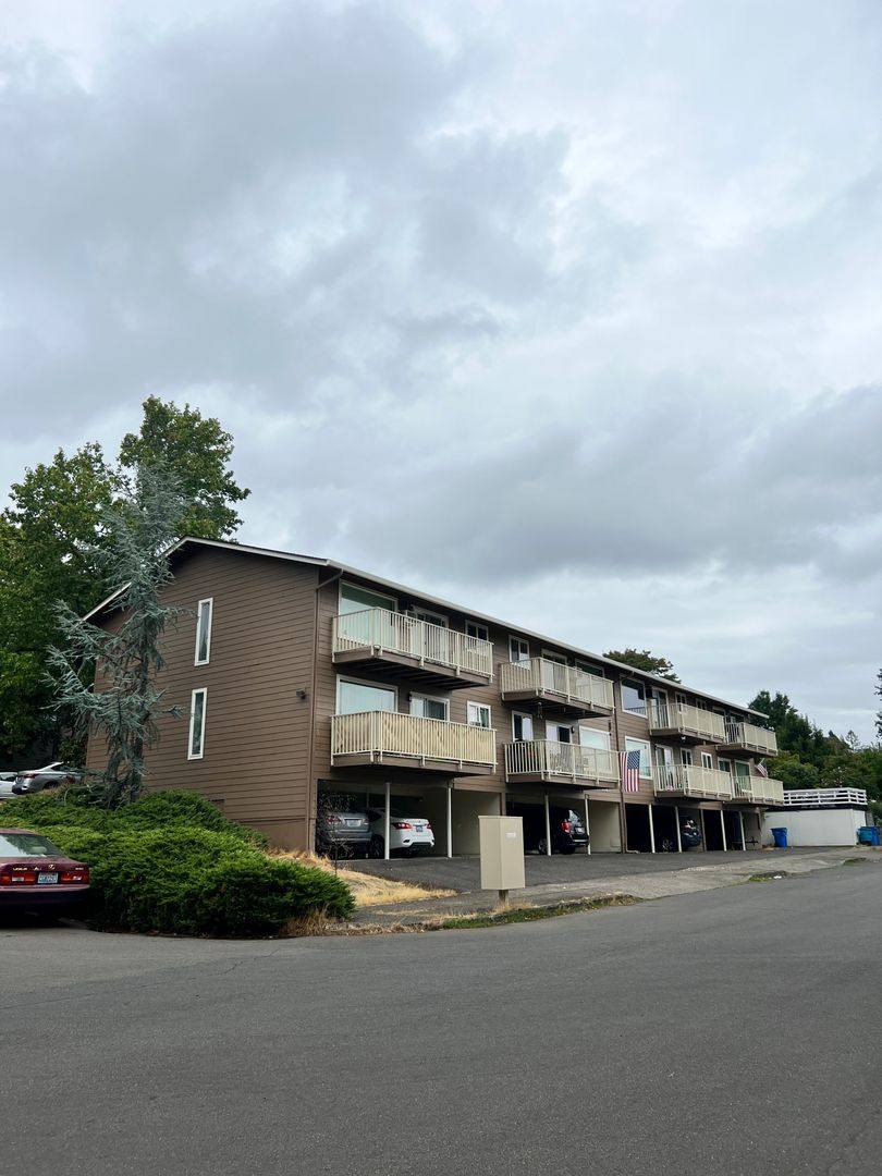 Apartment for rent at 607 R St, Vancouver, WA 98661