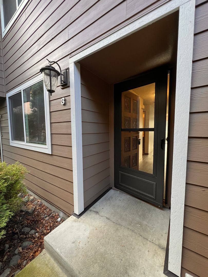 Apartment for rent at 607 R St, Vancouver, WA 98661