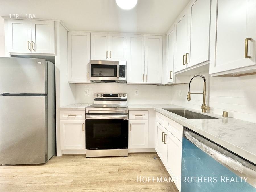 Apartment for rent at 5111 Harold Way #302, Los Angeles, CA 90027
