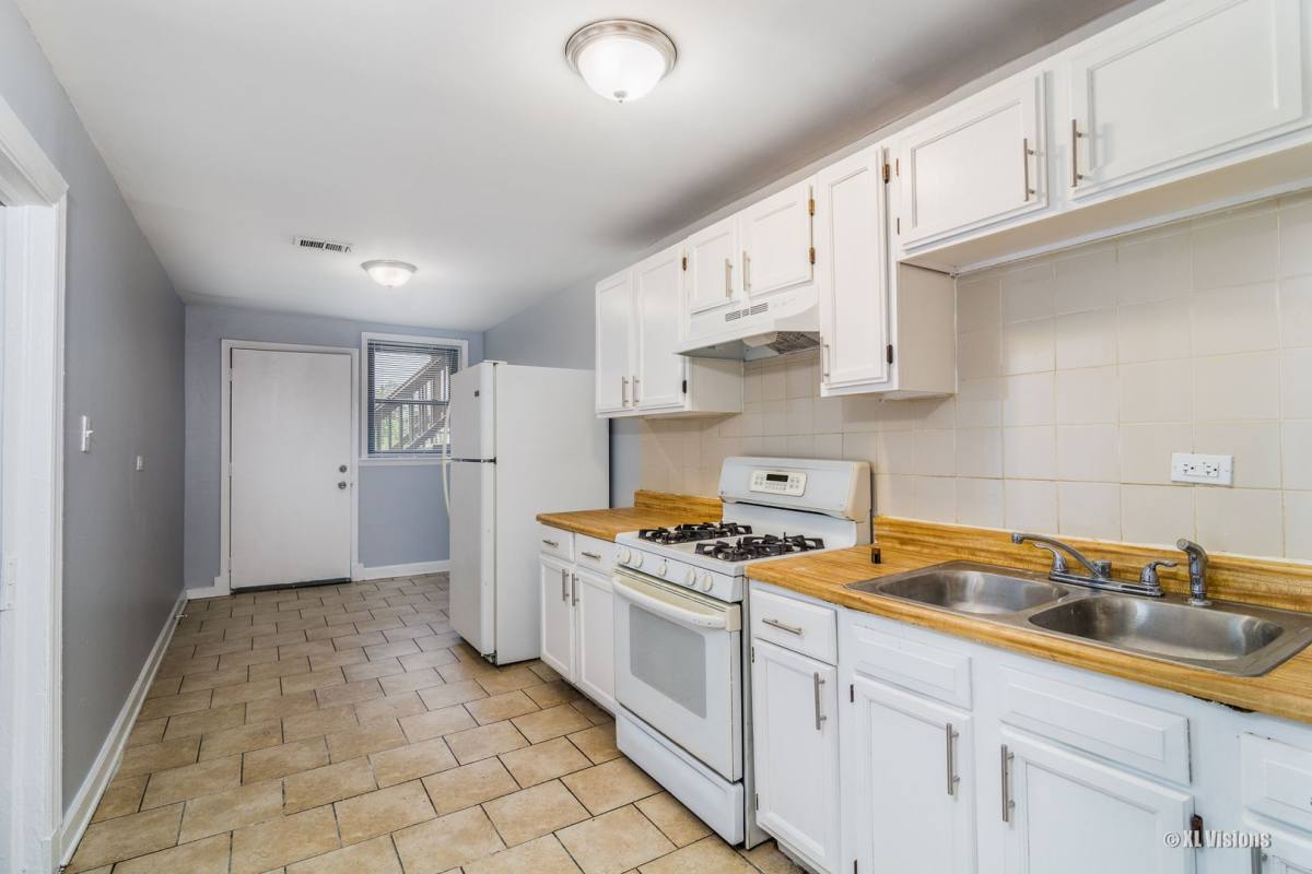 Apartment for rent at 515 E 60th St, Chicago, IL 60637