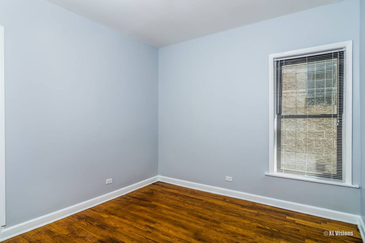 Apartment for rent at 515 E 60th St, Chicago, IL 60637