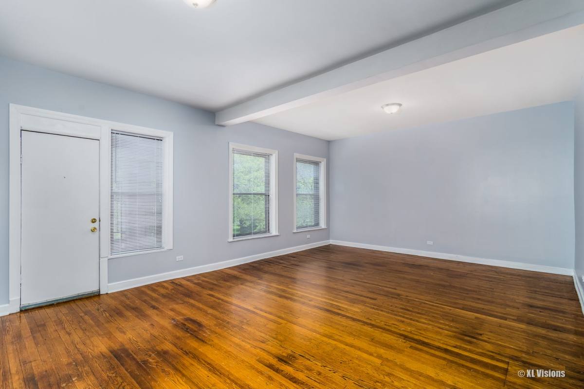 Apartment for rent at 515 E 60th St, Chicago, IL 60637