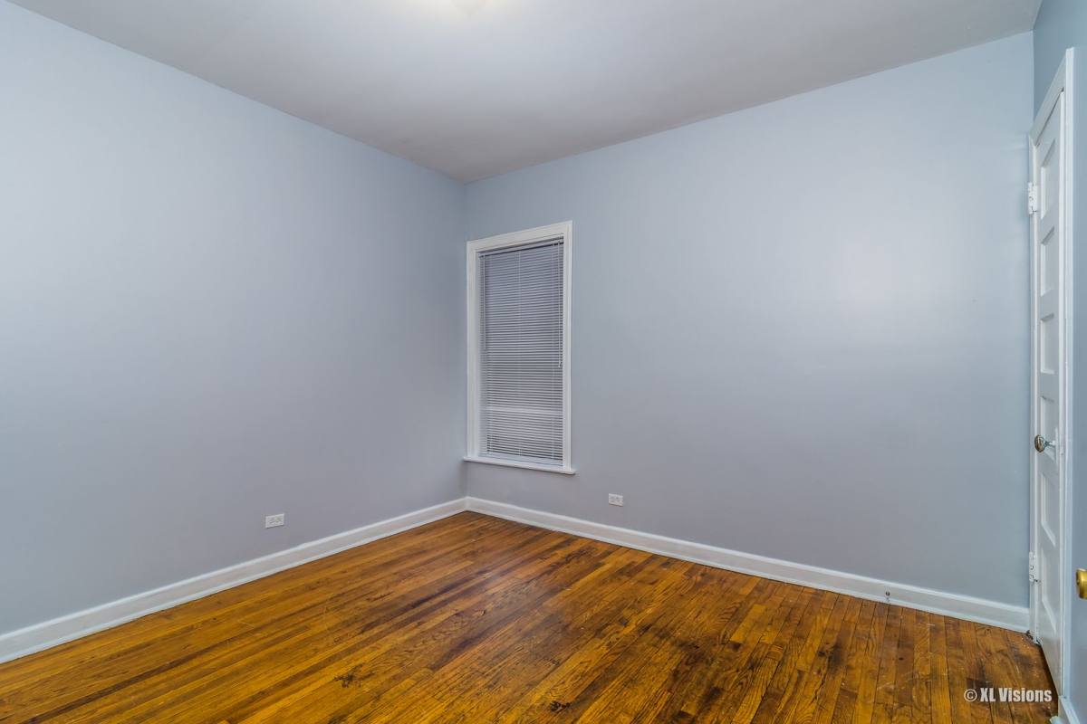 Apartment for rent at 515 E 60th St, Chicago, IL 60637