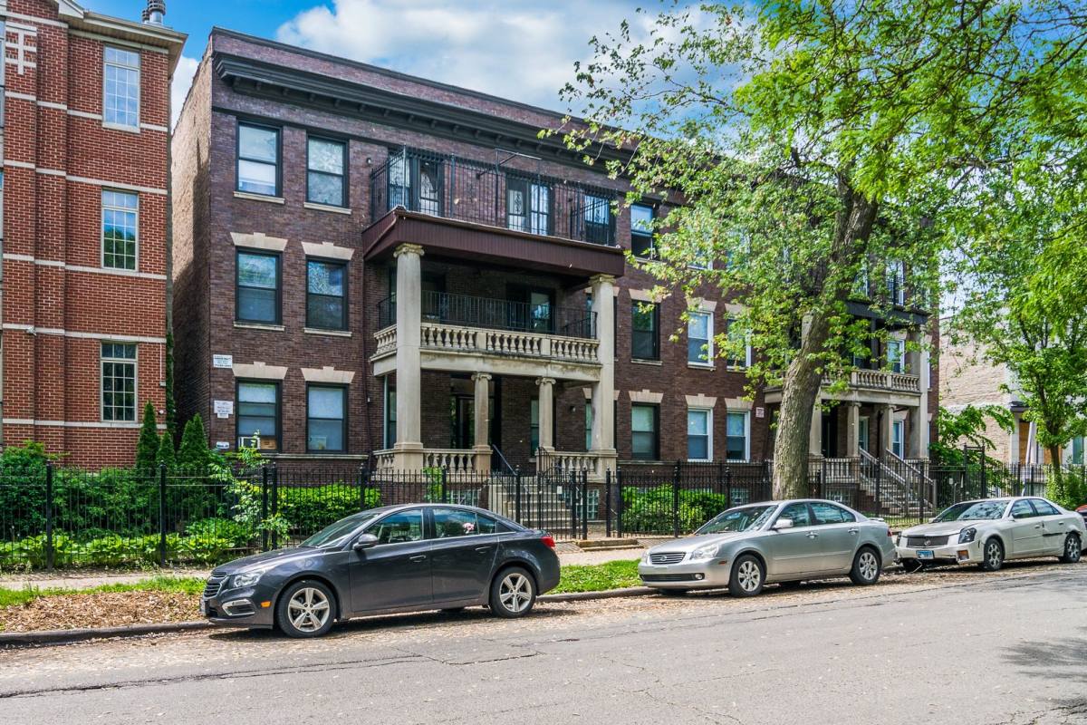 Apartment for rent at 515 E 60th St, Chicago, IL 60637