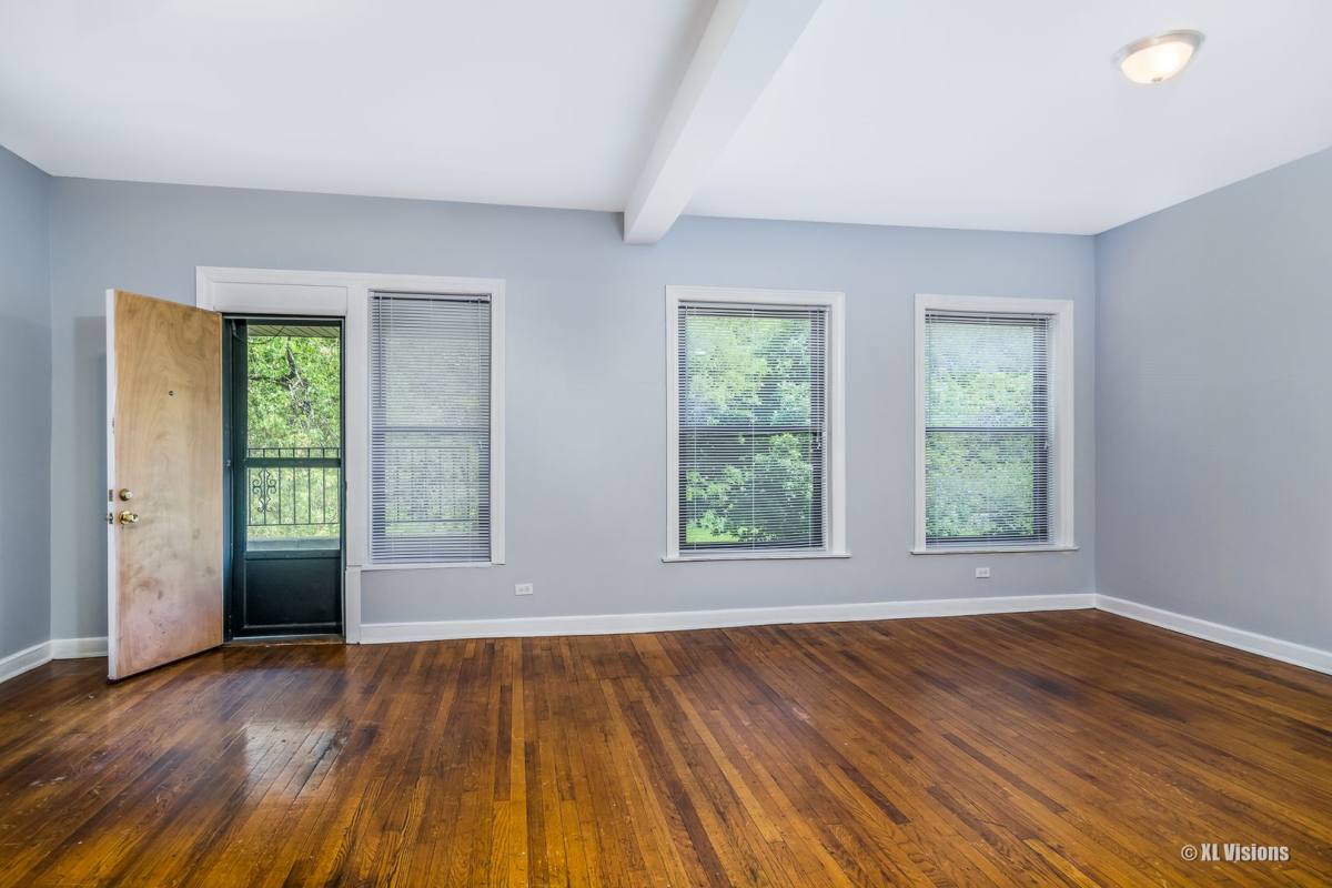 Apartment for rent at 515 E 60th St, Chicago, IL 60637