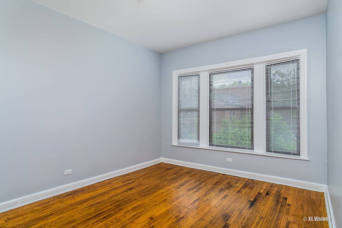 Apartment for rent at 515 E 60th St, Chicago, IL 60637