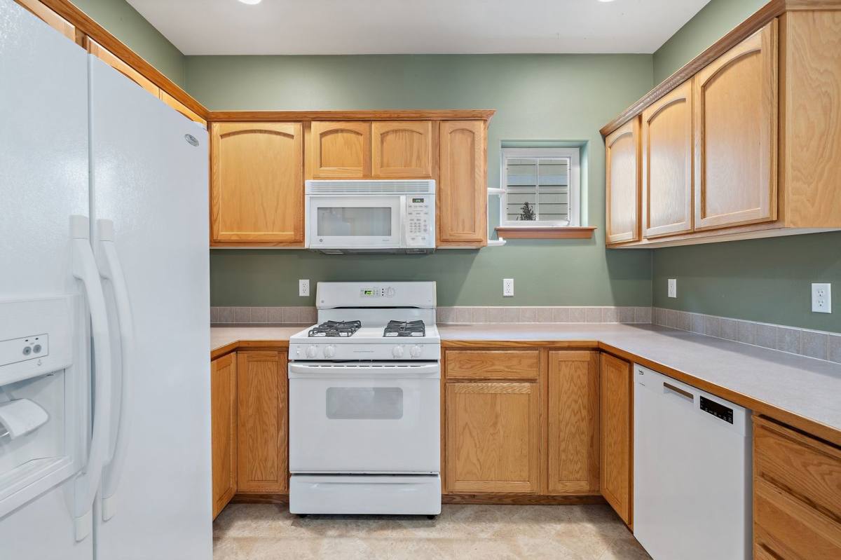 Townhouse for rent at 10618 Kingston Meadow Circle, Kingston, WA 98346